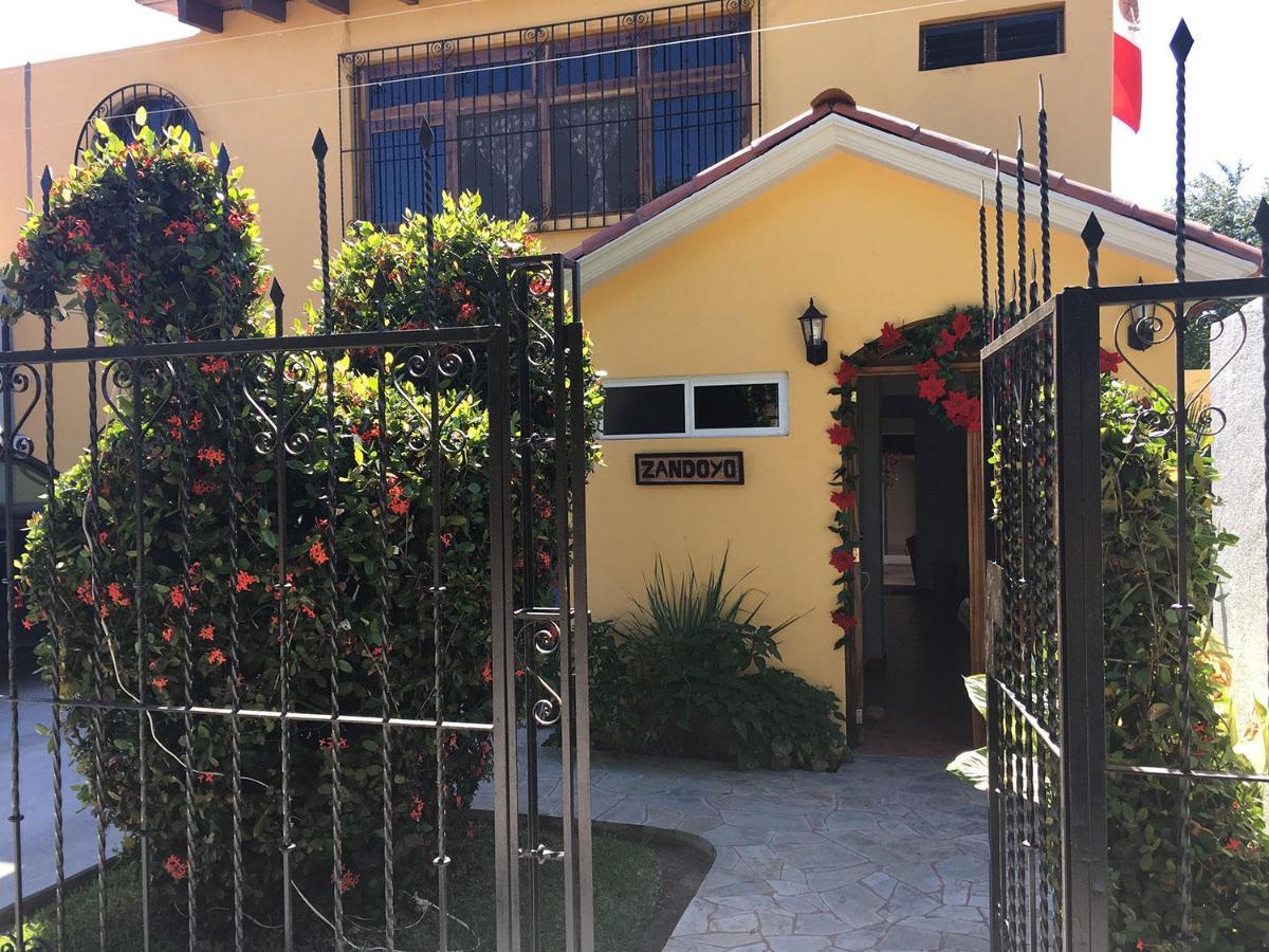 Zandoyo Bed & Breakfast 埃斯孔迪多港 外观 照片